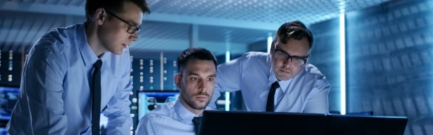img blog IT staff at work teams 23