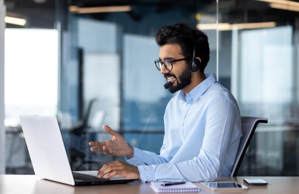 img blog How outsourcing IT support can save SMBs time and money