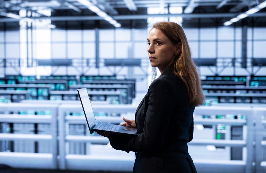 img blog How to tell if your business needs to reevaluate its physical servers